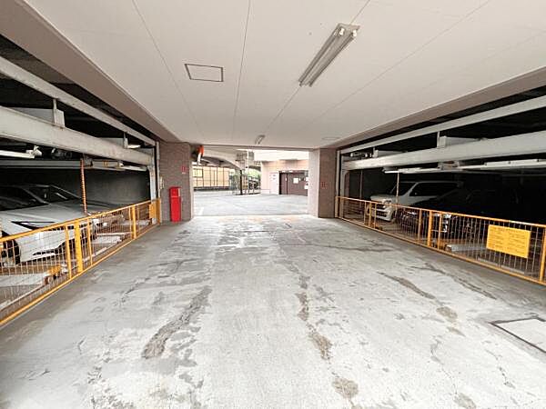 駐車場ももちろん完備しておりますのでお車所有の方にも心強いです。