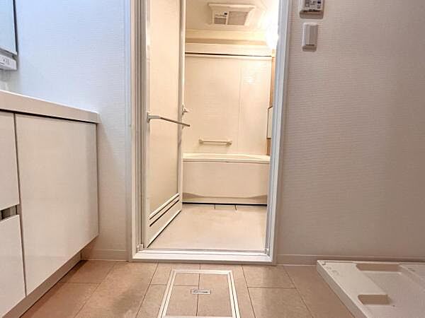 脱衣所は小さなお子様がいるご家庭にも重宝されます。