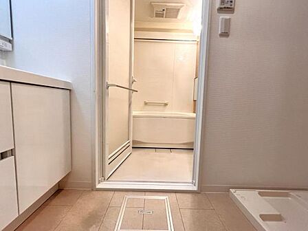 脱衣所は小さなお子様がいるご家庭にも重宝されます。