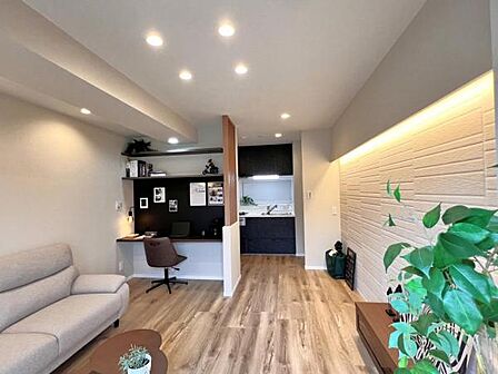家族団らんの場所としてゆったりと居心地の良いリビングです。