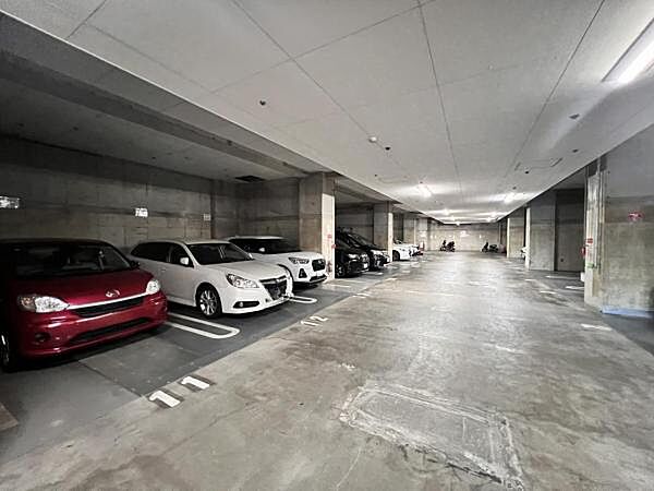 駐車場ももちろん完備しておりますのでお車所有の方にも心強いです。