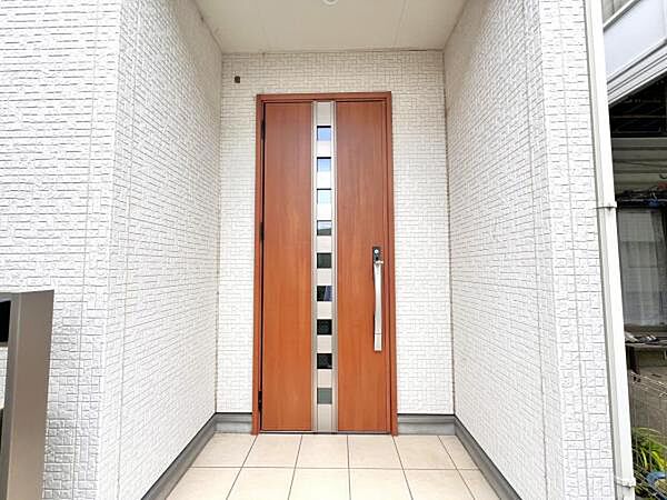 いつも気持ちよくご家族を迎えられる玄関です。
