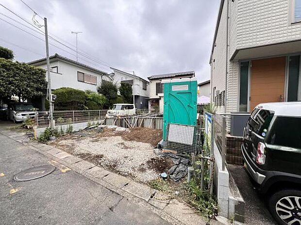 前面道路を含めた現地写真です。