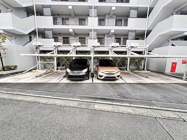 駐車場ももちろん完備しておりますのでお車所有の方にも心強いです。