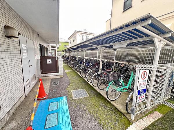 敷地内の駐輪場です。