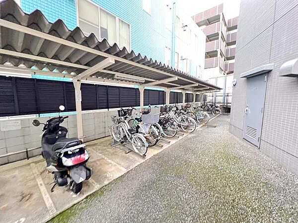 敷地内の駐輪場です。