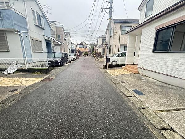 前面道路を含めた現地写真です。