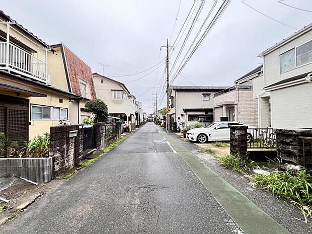 前面道路を含めた現地写真です。