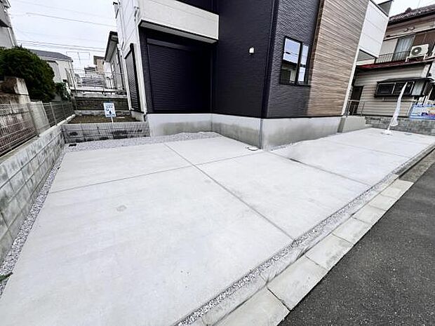 駐車場ももちろん完備しておりますのでお車所有の方にも心強いです。
