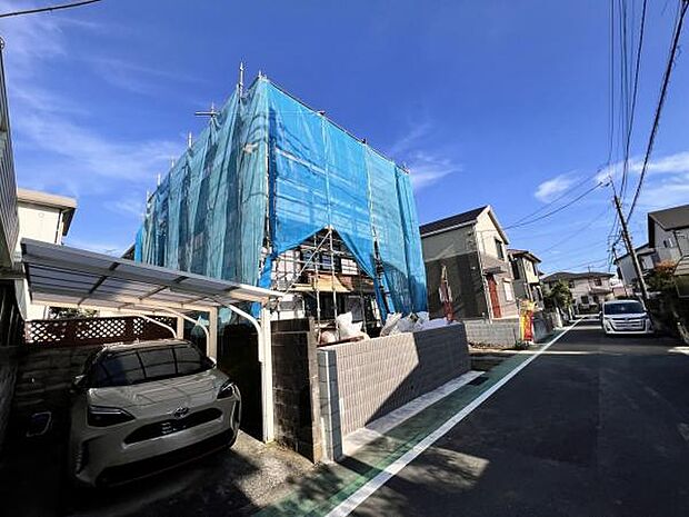 前面道路を含めた現地写真です。