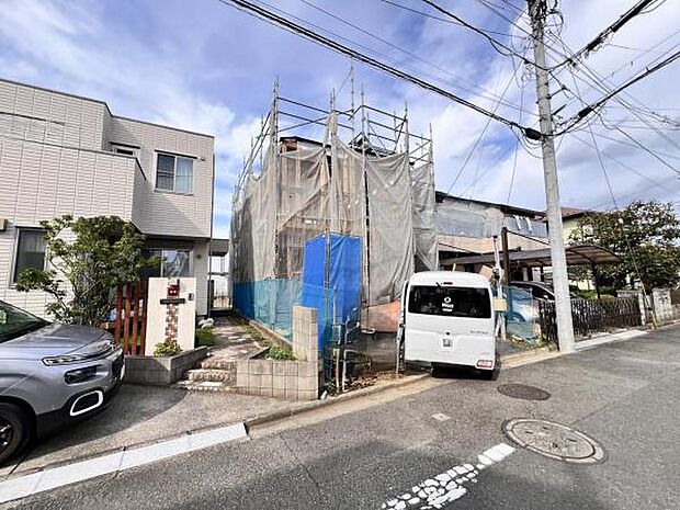 前面道路を含めた現地写真です。