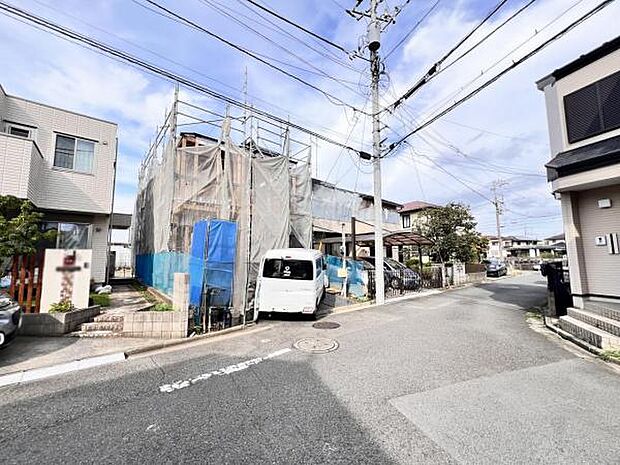 前面道路を含めた現地写真です。