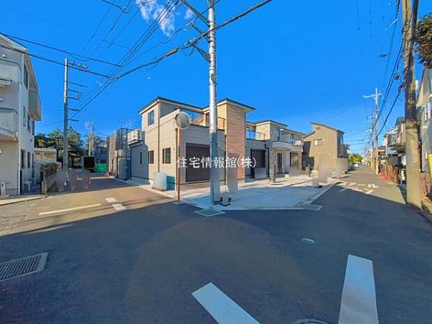 前面道路を含めた現地写真です。