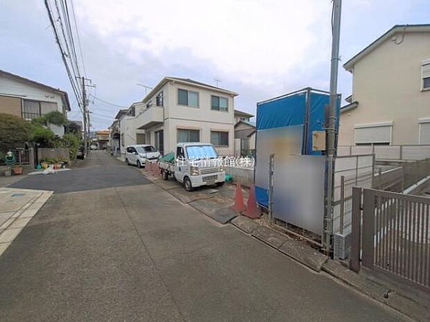前面道路を含めた現地写真です。