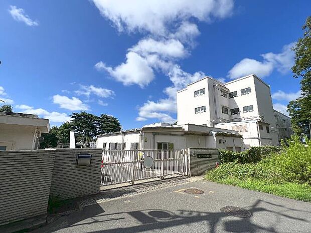 横浜市立岡津小学校まで約470m（徒歩6分）