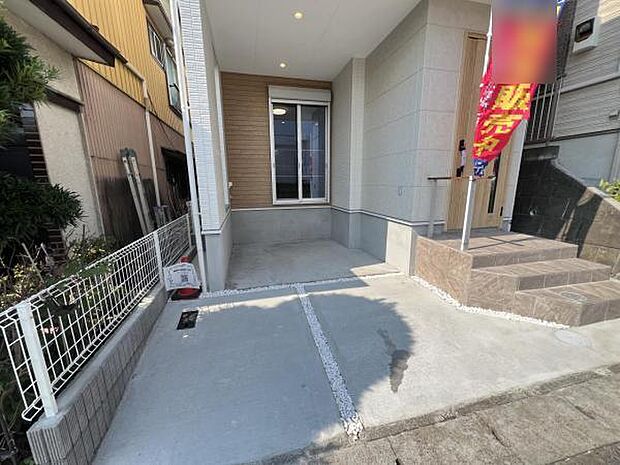 駐車場ももちろん完備しておりますのでお車所有の方にも心強いです。