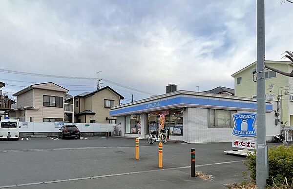 ローソン 茅ケ崎産業道路店まで約700m（徒歩9分）