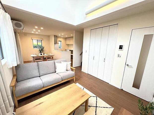 リビングダイニングになります。ご家族そろっての素敵な空間になりそうですね。