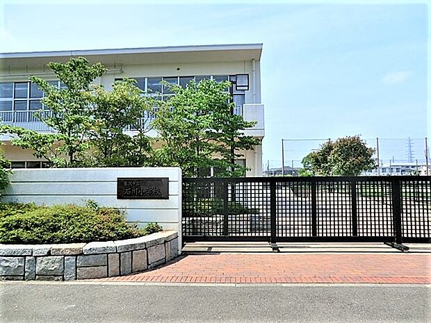 藤沢市立石川小学校まで約900m(徒歩12分)