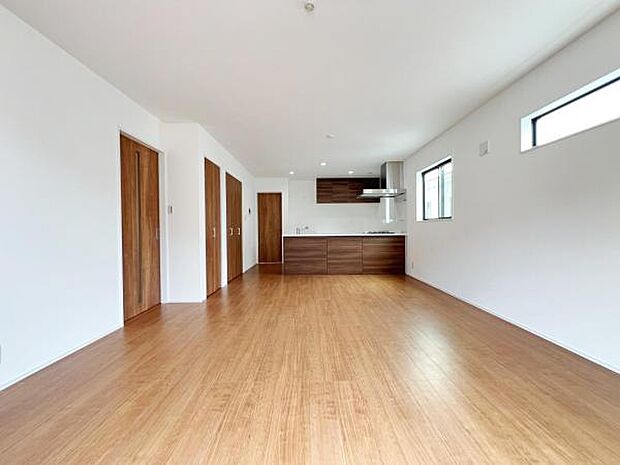 家族団らんの場所としてゆったりと居心地の良いリビングです。