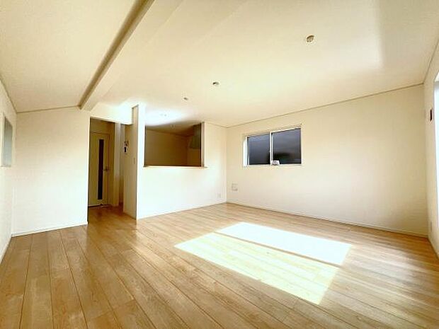 ご家族みんながゆったりくつろげる広々リビングです。