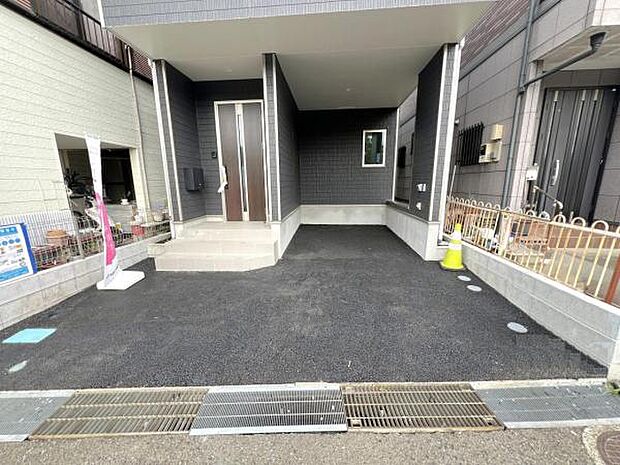 雨風から大切な愛車を守るビルトインガレージです。