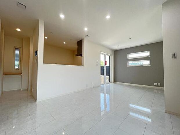 家族団らんの場所としてゆったりと居心地の良いリビングです。