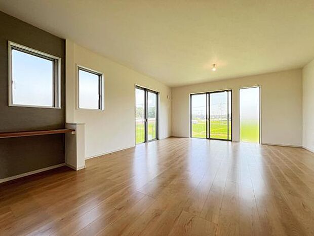 家族団らんの場所としてゆったりと居心地の良いリビングです。