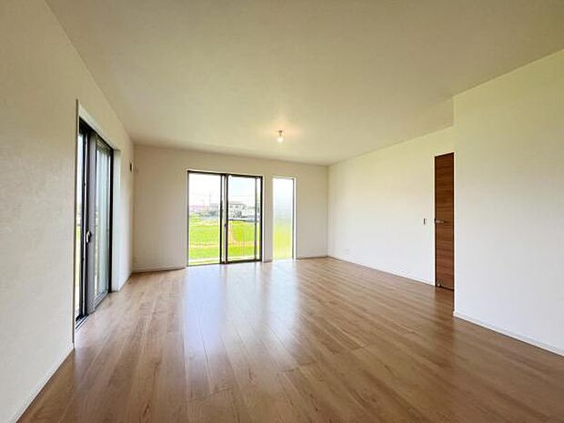 リビングダイニングになります。ご家族そろっての素敵な空間になりそうですね。