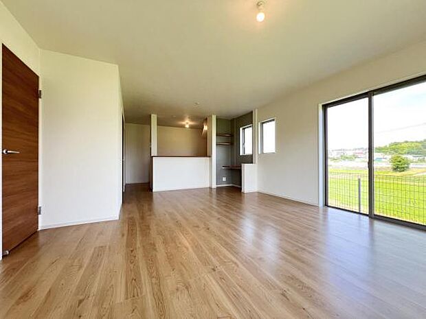 ご家族の温かい時間を演出するダイニングスペースです。