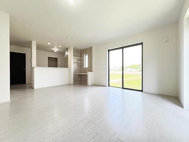 家族団らんの場所としてゆったりと居心地の良いリビングです。