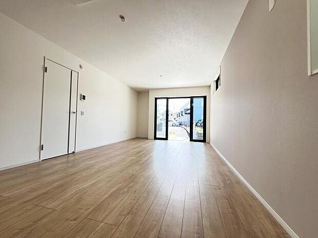 リビングダイニングになります。ご家族そろっての素敵な空間になりそうですね。