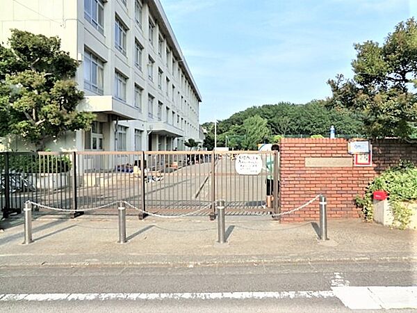藤沢市立天神小学校まで約750m（徒歩10分）