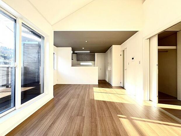 家族団らんの場所としてゆったりと居心地の良いリビングです。