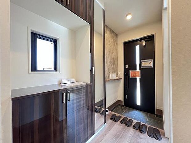 いつも気持ちよくご家族を迎えられる玄関です。