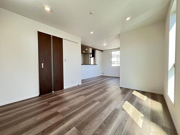 リビングダイニングになります。ご家族そろっての素敵な空間になりそうですね。