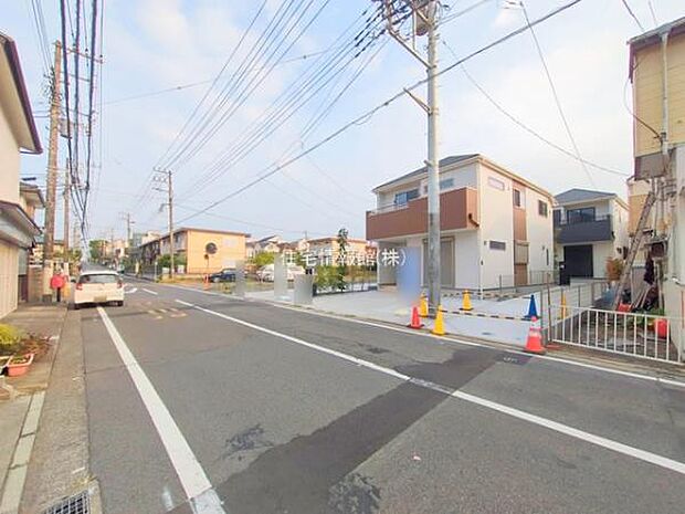 前面道路を含めた現地写真です。