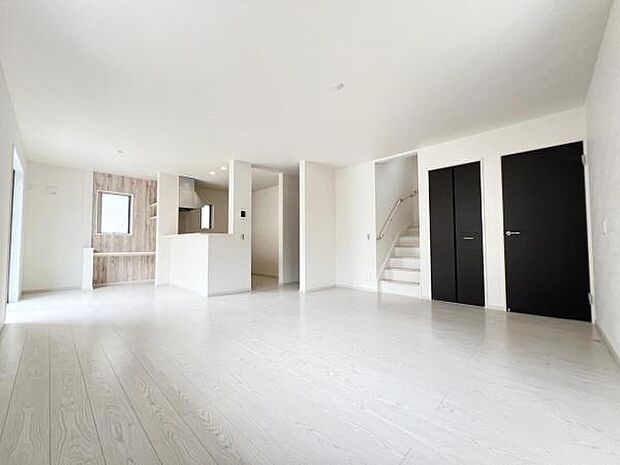 家族団らんの場所としてゆったりと居心地の良いリビングです。