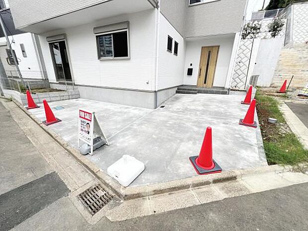 駐車場ももちろん完備しておりますのでお車所有の方にも心強いです。