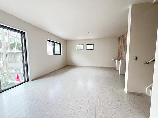 家族団らんの場所としてゆったりと居心地の良いリビングです。