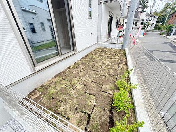 お庭スペースは、ガーデニングやお子様との外遊びなど多彩な用途でお楽しみいただけます。