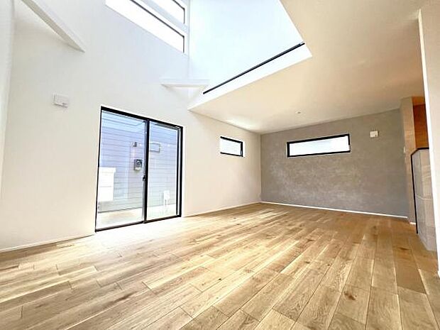 家族団らんの場所としてゆったりと居心地の良いリビングです。