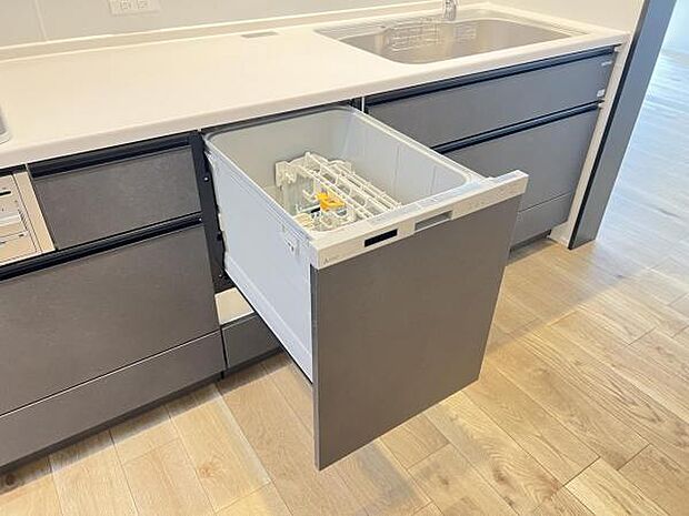 機能性に優れ食器洗乾燥機付のシステムキッチンで忙しい家事をサポートします。