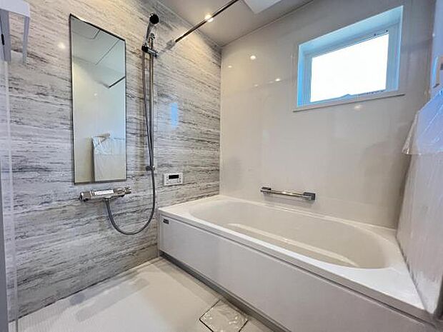 スタイリッシュな浴室で1日の疲れをゆったり癒されるのもいいですね。