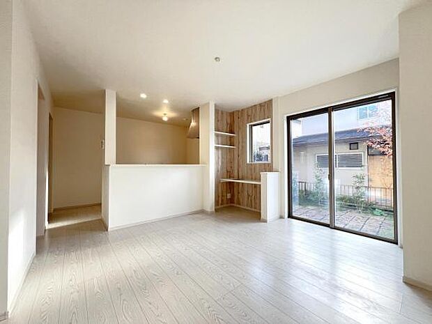 家族とゆったり時間を過ごせるリビングダイニング。