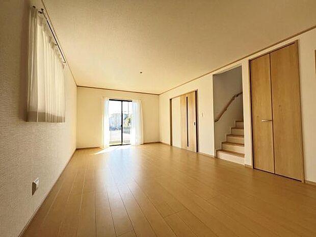 リビングダイニングになります。ご家族そろっての素敵な空間になりそうですね。