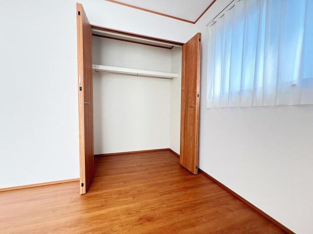 いつでもお部屋をスッキリお使い頂ける収納スペースを設置。