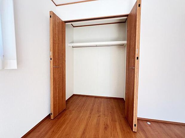 いつでもお部屋をスッキリお使い頂ける収納スペースを設置。
