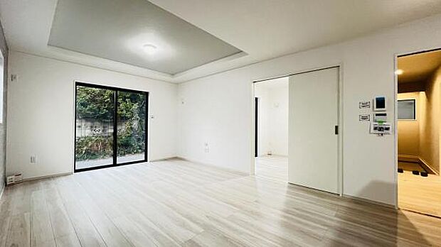 リビングダイニングになります。ご家族そろっての素敵な空間になりそうですね。