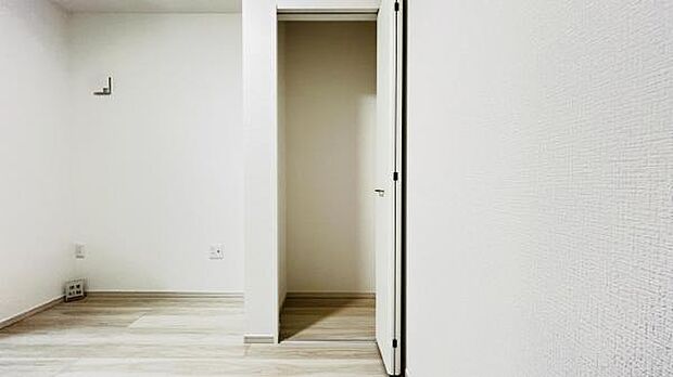いつでもお部屋をスッキリお使い頂ける収納スペースを設置。